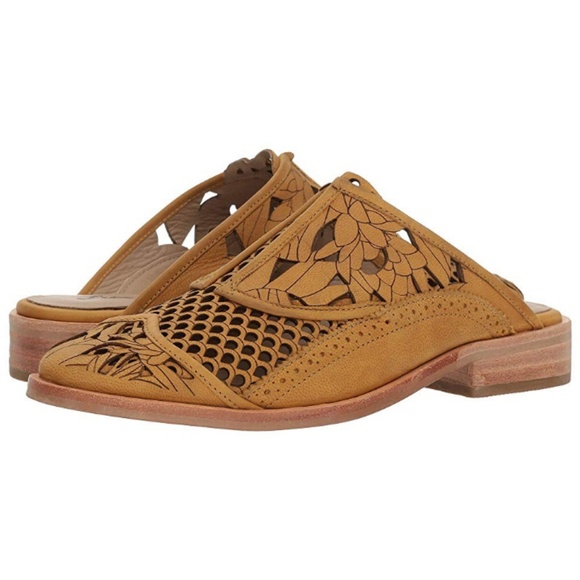 Free People Shoes - 🆕️NWT Free People Paramount Cut Out Slip On Mules